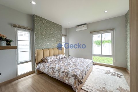 House in Pattaya, Thailand 3 bedrooms № 196165 - photo 16