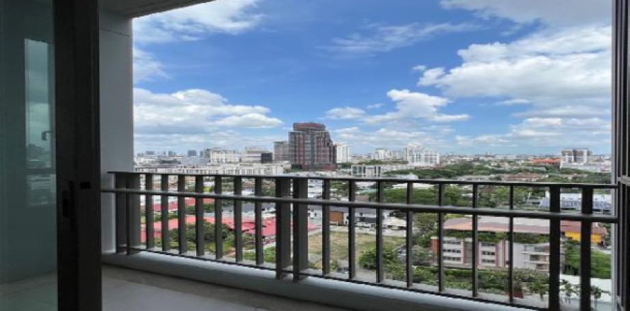 Apartment in Bangkok, Thailand 2 bedrooms № 194477