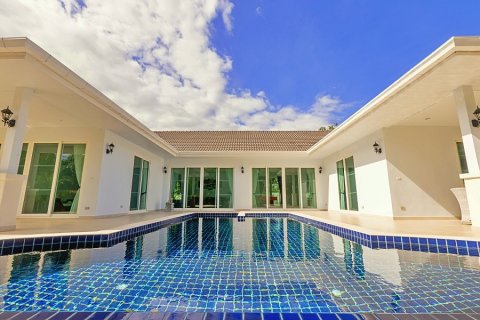 Villa in Hua Hin, Thailand 3 bedrooms № 168642 - photo 11