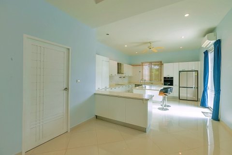 Villa in Hua Hin, Thailand 3 bedrooms № 168642 - photo 17