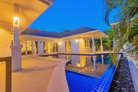 Villa in Hua Hin, Thailand 3 bedrooms № 168642 - photo 2
