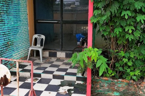 Propriété commerciale à Ban Lam Luk Ka, Thaïlande № 145857 - photo 4