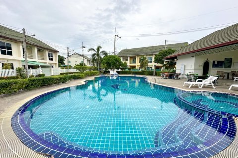 Casa de 3 dormitorios en Pattaya, Tailandia № 209464 - foto 3