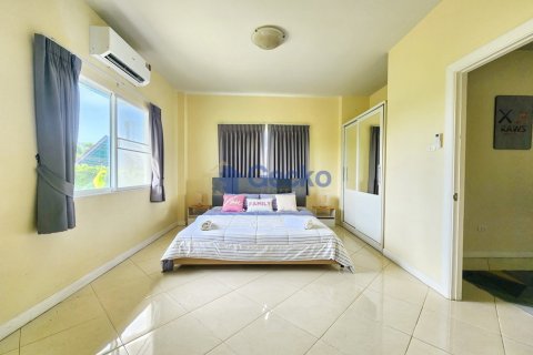 Casa de 3 dormitorios en Pattaya, Tailandia № 209464 - foto 17
