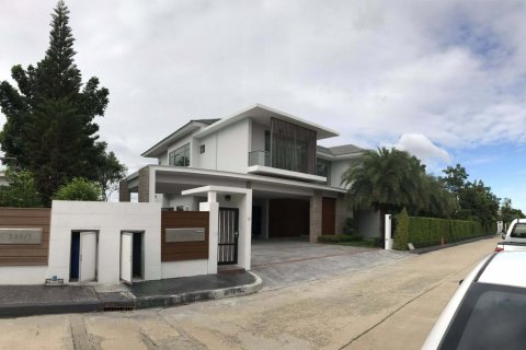 Maison à Samut Prakan, Thaïlande 5 chambres № 173146