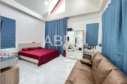 Casa de 3 dormitorios en Pattaya, Tailandia № 211611 - foto 11