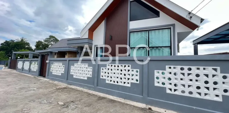 Casa de 3 dormitorios en Pattaya, Tailandia № 211611