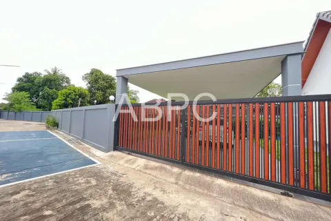 Casa de 3 dormitorios en Pattaya, Tailandia № 211611 - foto 12