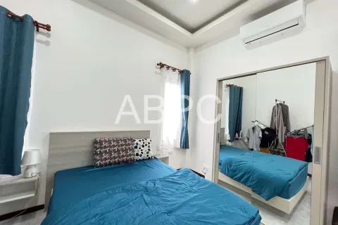 Casa de 3 dormitorios en Pattaya, Tailandia № 211611 - foto 9