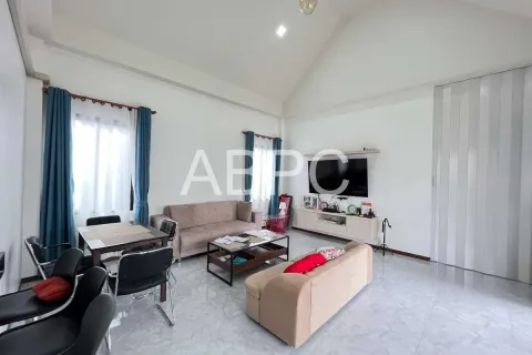 Casa de 3 dormitorios en Pattaya, Tailandia № 211611 - foto 4
