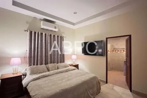 Casa de 4 dormitorios en Pattaya, Tailandia № 211614 - foto 12
