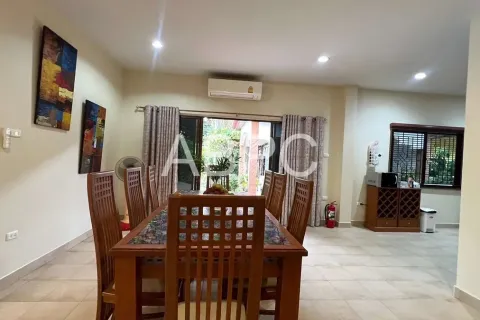 Casa de 4 dormitorios en Pattaya, Tailandia № 211614 - foto 11