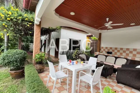 Casa de 4 dormitorios en Pattaya, Tailandia № 211614 - foto 6