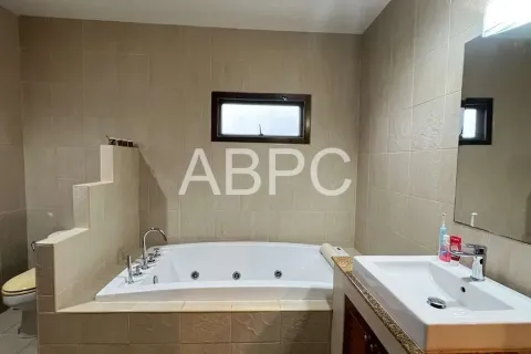 Casa de 4 dormitorios en Pattaya, Tailandia № 211614 - foto 5