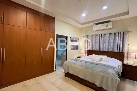 Casa de 4 dormitorios en Pattaya, Tailandia № 211614 - foto 16