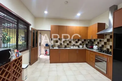 Casa de 4 dormitorios en Pattaya, Tailandia № 211614 - foto 14