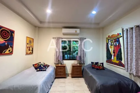 Casa de 4 dormitorios en Pattaya, Tailandia № 211614 - foto 18