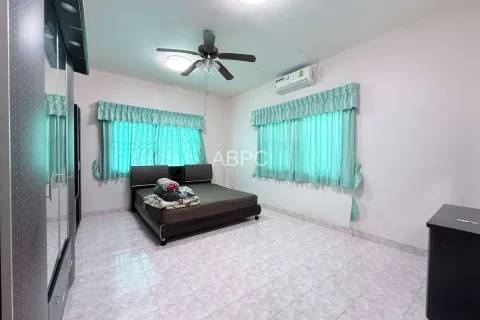 Casa de 3 dormitorios en Pattaya, Tailandia № 211612 - foto 3