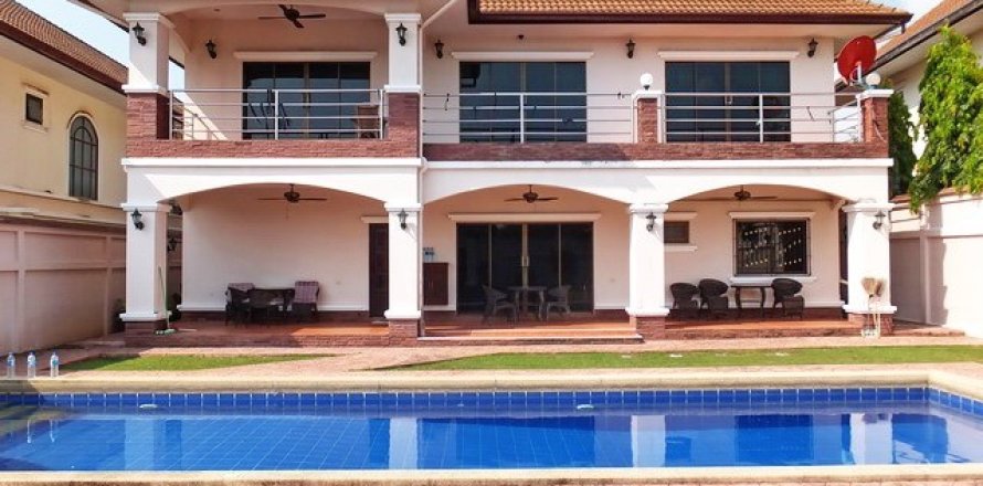 Haus in Pattaya, Thailand 4 Schlafzimmer № 223039