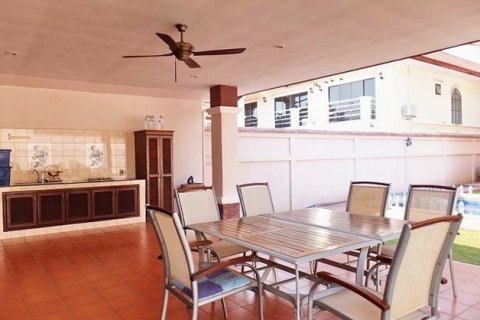 Haus in Pattaya, Thailand 4 Schlafzimmer № 223039 - Foto 15