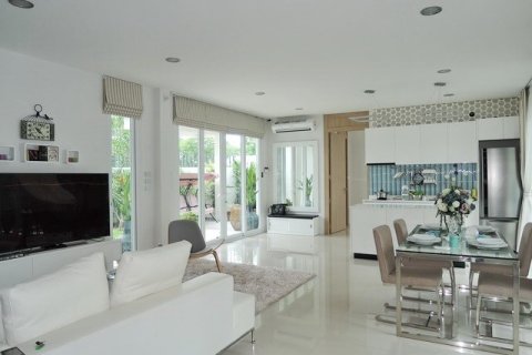 Haus in Pattaya, Thailand 5 Schlafzimmer № 223042 - Foto 3