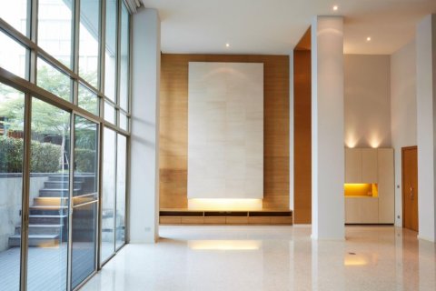 Condo in Khlong Toei, Bangkok, Thailand, 4 bedrooms  № 133893 - photo 2