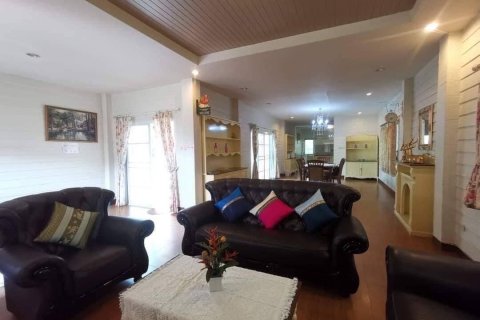 Villa in Chiang Mai, Thailand 6 bedrooms № 139981 - photo 8