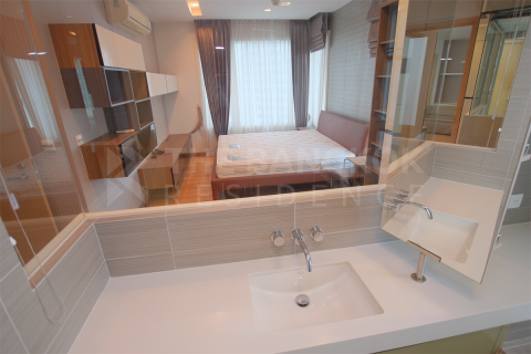Condo in Bangkok, Thailand, 3 bedrooms № 189792 - photo 6