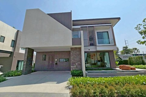 House in Chon Buri, Thailand 4 bedrooms № 166997