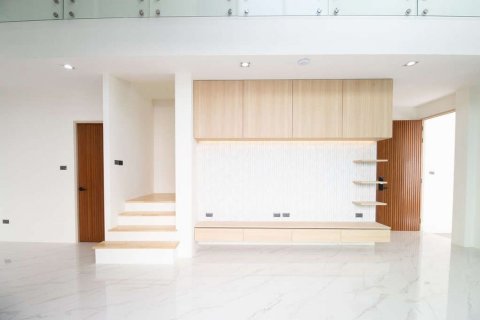 House in Chiang Mai, Thailand 4 bedrooms № 119971 - photo 27