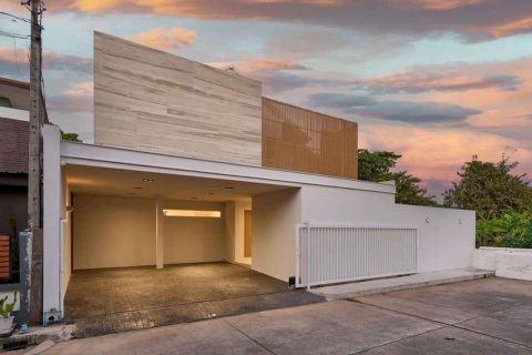 House in Chiang Mai, Thailand 4 bedrooms № 119961 - photo 1