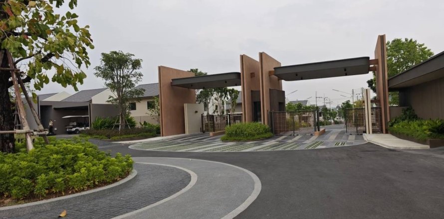 House in Pattaya, Thailand 4 bedrooms № 163311