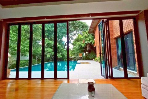 Villa in Khlong Sam Wa, Bangkok, Thailand 4 bedrooms № 160262 - photo 8