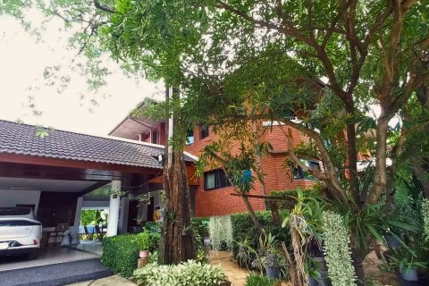 Villa in Khlong Sam Wa, Bangkok, Thailand 4 bedrooms № 160262 - photo 19