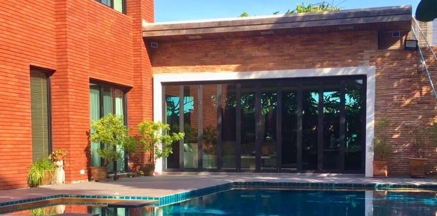 Villa in Khlong Sam Wa, Bangkok, Thailand 4 bedrooms № 160262