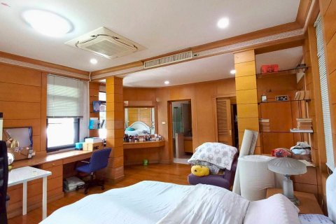Villa in Khlong Sam Wa, Bangkok, Thailand 4 bedrooms № 160262 - photo 15
