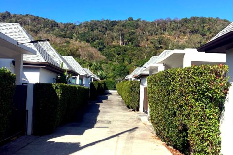 Villa in Phuket, Thailand 2 bedrooms № 168959 - photo 8