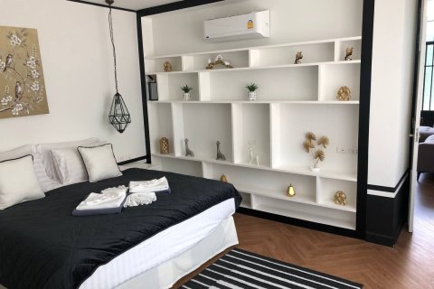 Villa in Phuket, Thailand 2 bedrooms № 168957 - photo 15