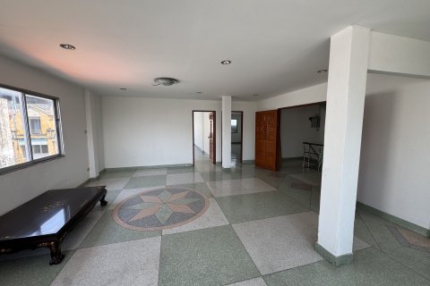 Townhouse in Thung Khru, Bangkok, Thailand 10 bedrooms № 168960 - photo 4