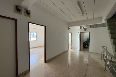 Townhouse in Thung Khru, Bangkok, Thailand 10 bedrooms № 168960 - photo 10