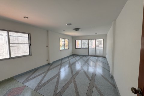 Townhouse in Thung Khru, Bangkok, Thailand 10 bedrooms № 168960 - photo 8