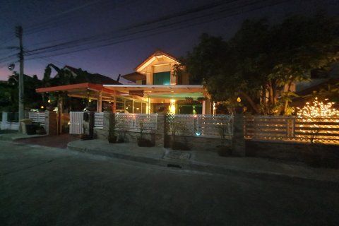 House in Samut Sakhon, Thailand 3 bedrooms № 139136 - photo 2