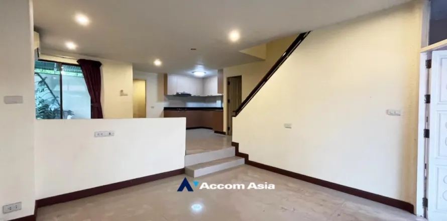 Reihenhaus in Khlong Toei, Bangkok, Thailand 4 Schlafzimmer № 215991