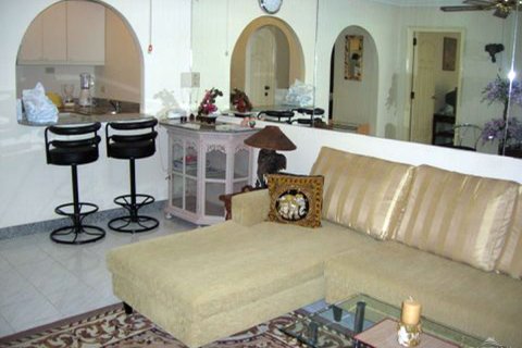 Condo in Pattaya, Thailand, 2 bedrooms  № 204055 - photo 2