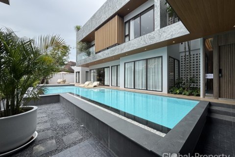 House in Pattaya, Thailand 4 bedrooms № 146582