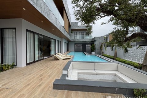 Дом в Паттайе, Таиланд с 4 спальнями  № 146582 - фото 2