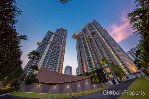 Condo in Pattaya, Thailand, 2 bedrooms  № 146585 - photo 1