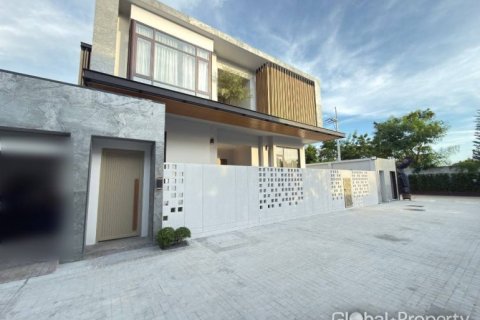 Maison à Pattaya, Thaïlande 4 chambres № 146580 - photo 1