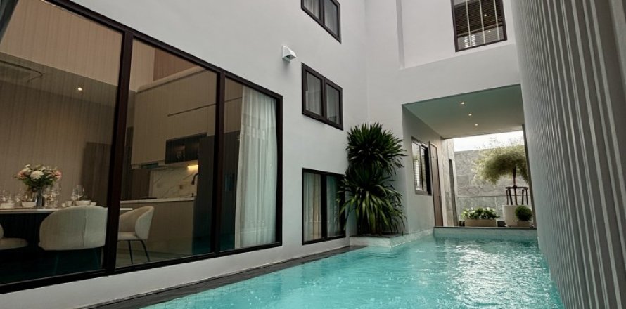 House in Pattaya, Thailand 4 bedrooms № 146581