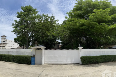 House in Nong Khaem, Bangkok, Thailand 3 bedrooms № 147975 - photo 1